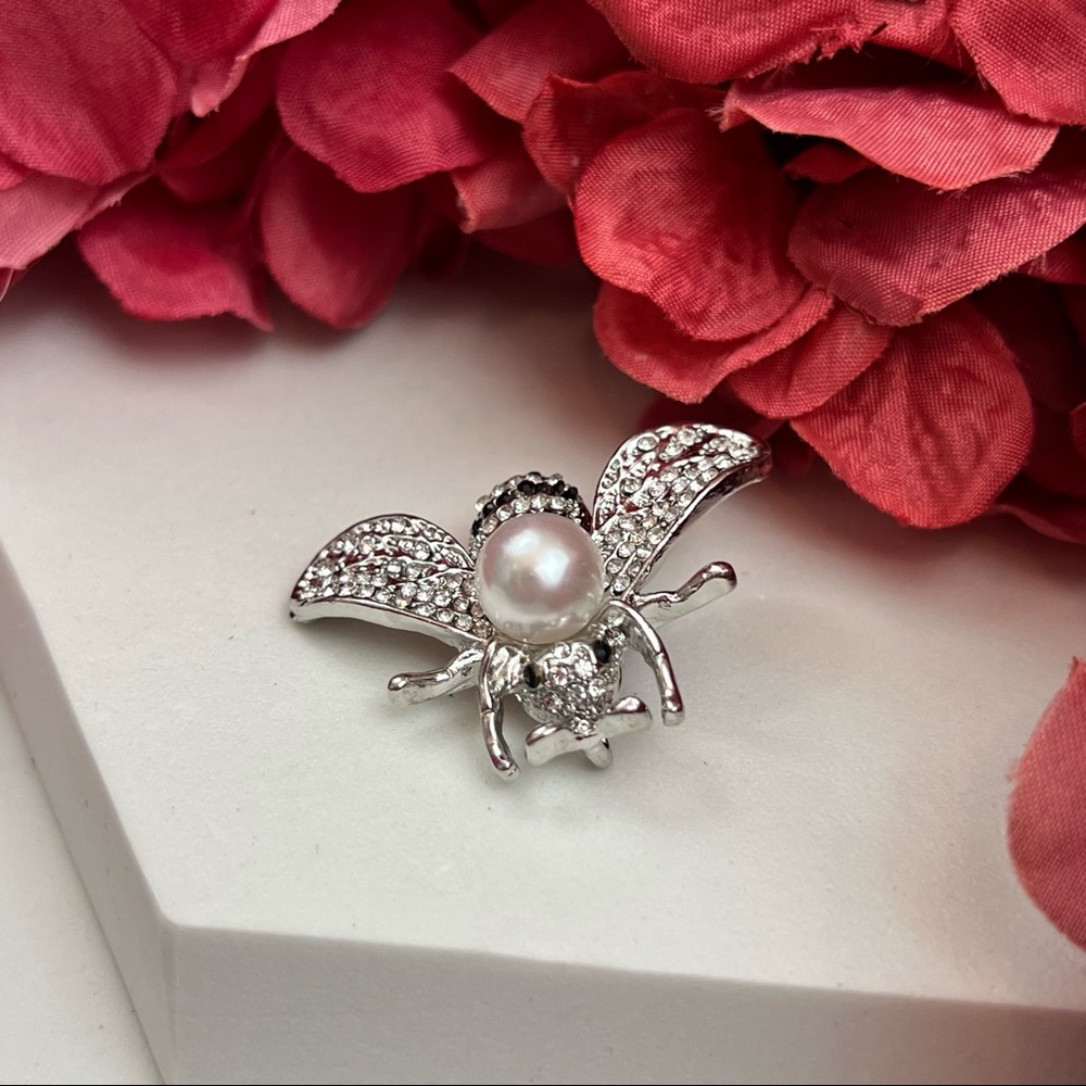 Silver Crystal Bumblebee Pearl Brooch Lapel Pin - Picture 11 of 16